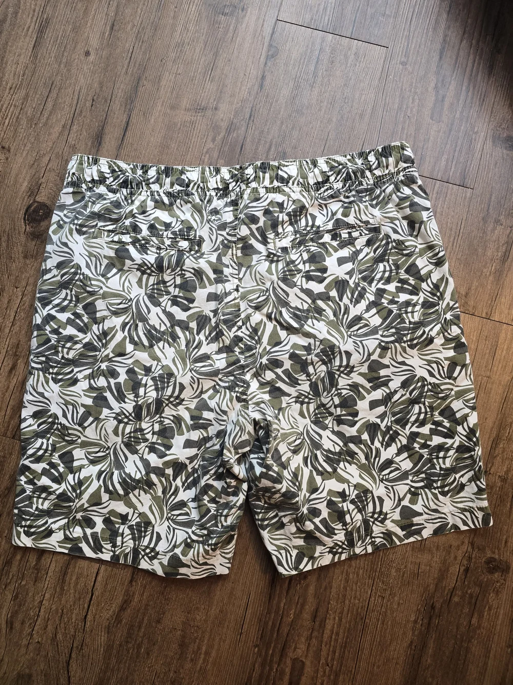 Banana Republic Olive & White Leaf-Print Drawsting Shorts